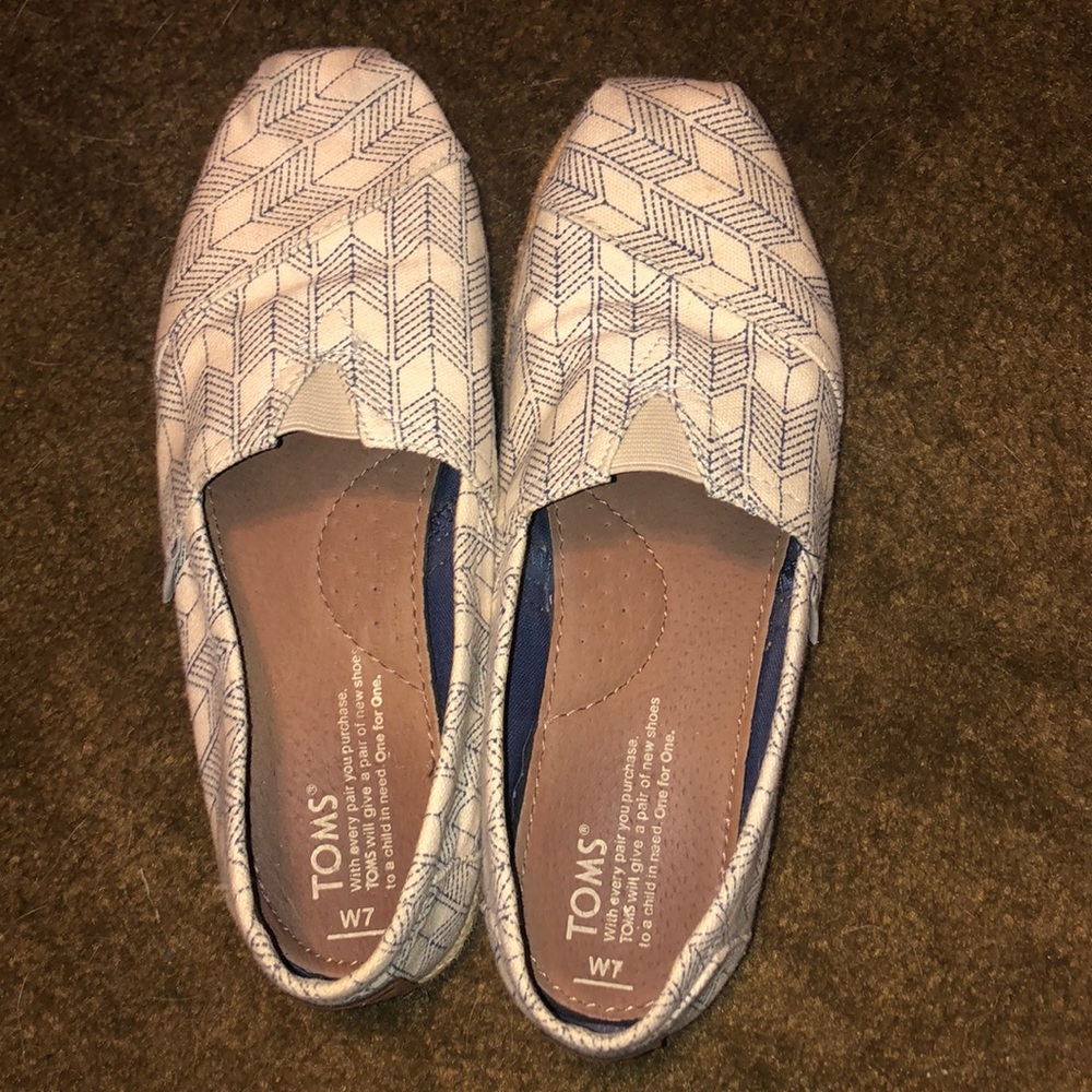 Toms classics, cute arrow pattern!